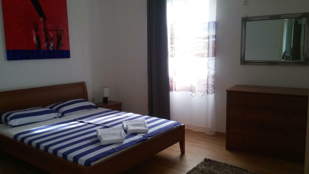 Apartamento Family House Nerezine Exterior foto