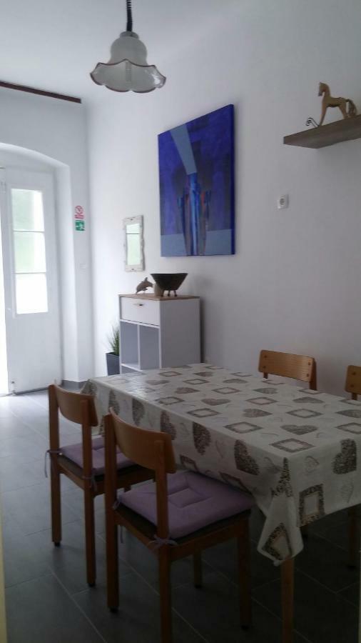 Apartamento Family House Nerezine Exterior foto