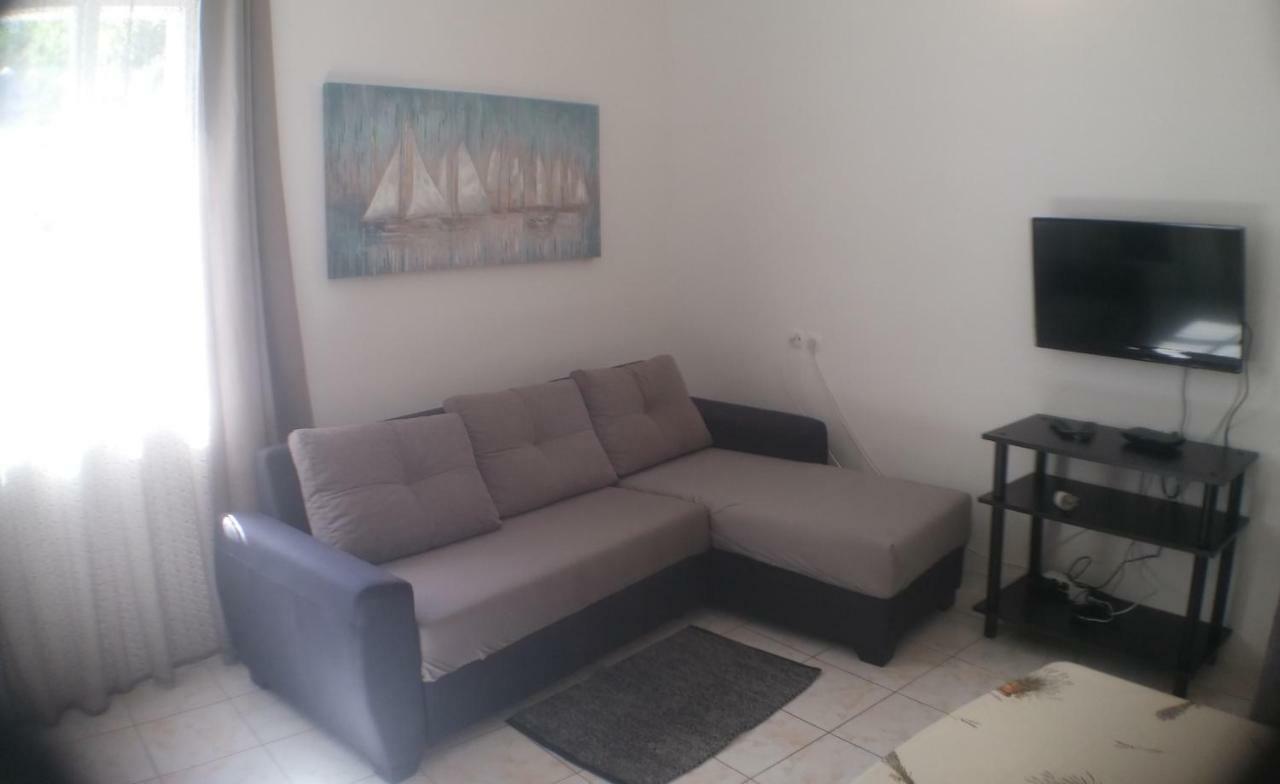 Apartamento Family House Nerezine Exterior foto