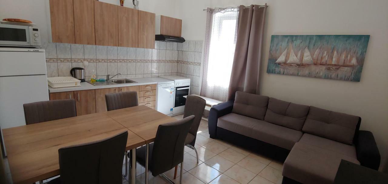 Apartamento Family House Nerezine Exterior foto