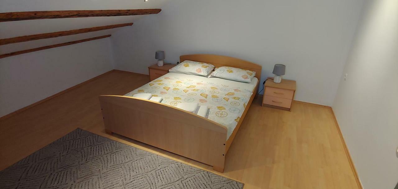 Apartamento Family House Nerezine Exterior foto